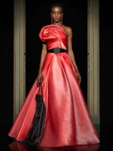 10 odela i 10 večernjih haljina iz kolekcije Armani Prive couture