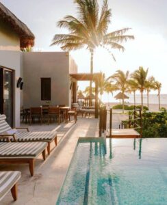 12 najlepših hotela na plaži zbog kojih nećete poželeti da uđete u more!