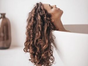 4 znaka koji otkrivaju da je vaša kosa oštećena