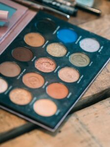 5 TikTok trikova koje makeup artisti zapravo koriste u svom radu