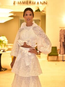 Alesandra Ambrosio nalik anđelu u snežno beloj haljini Zimmermann