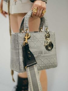 Dior je predstavio novu verziju klasične torbe Lady Dior