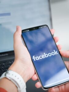 Najveća društvena platforma Facebook menja ime?