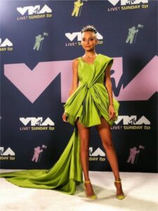 Go green, girl: Nikol Riči u zelenoj haljini na dodeli MTV nagrada