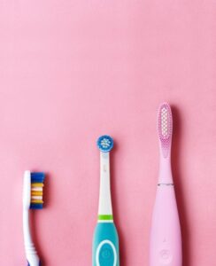 ISSA FOREO četkica za zube – Predvodnik u borbi protiv milijardi plastičnih četkica za zube koje zagađuju deponije