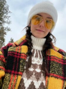 Kako kombinovati džemper sa nordijskim uzorcima: pokazuje Nina Dobrev