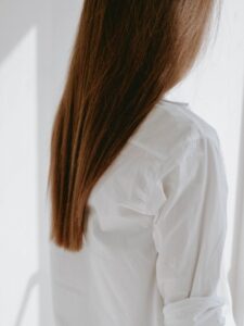 Keratinsko ispravljanje kose: Da li je popularan tretman zapravo bezbedan?
