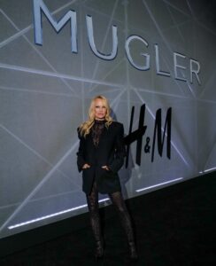 Konačno! Održana H&M x Mugler revija sa Pamelom Anderson kao glavnom gošćom