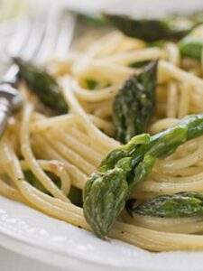 Lako, ukusno i zdravo: špagete sa zelenim šparglama