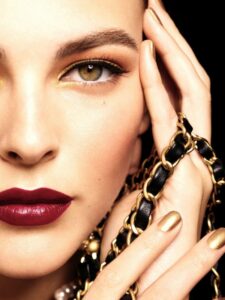 Lanci i prstenje: praznična makeup kolekcija Chanel 2020
