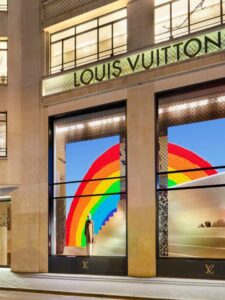Louis Vuitton izlozi širom sveta dobili su živopisan dizajn duge