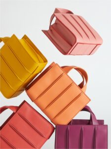 Max Mara ažurira dizajn torbi Whitney kako bi obeležio godišnjicu muzeja