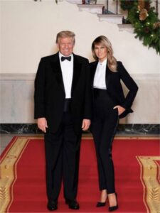 Melanija i Donald Tramp čestitali su božićne praznike novom zvaničnom čestitkom