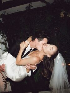 Milion lajkova za 15 minuta: Ariana Grande podelila je fotografije sa venčanja