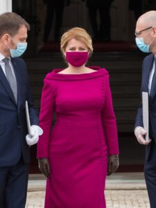 MODA NA VISINI: Slovačka predsednica stajling uskladila s maskom