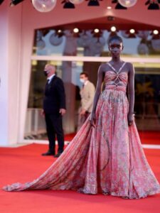 Najlepša haljina na filmskom festivalu u Veneciji: Mati Fall Diba bira Etro