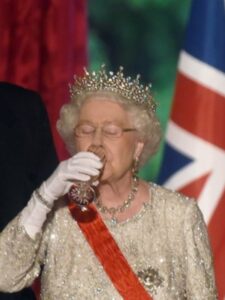 Neočekivano: kraljica Elizabeta II lansirala je svoj brend piva