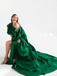 Neverovatno šarmantna: Irina Šajk u kampanji Oscar de la Renta