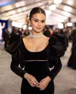 Incident na crvenom tepihu: Pad Selene Gomez u vrtoglavim potpeticama zasenio SAG Awards 2022