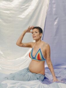 Pevačica Holsi je trudna