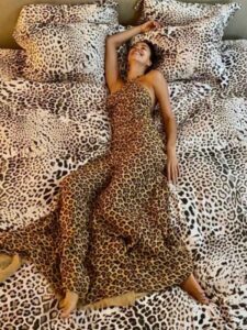 Pronađite Irinu? Supermodel u leopardu!