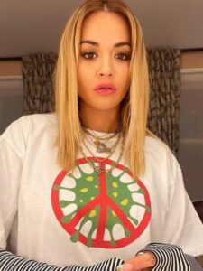 Recite stop korona virusu: Rita Ora je lansirala majice sa jasnom porukom