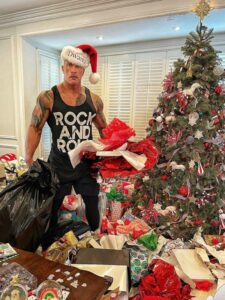 Seksi Deda Mraz: Dvejn Džonson sprema poklone