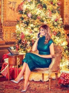 Srebrne cipele i smaragdna haljina: svečani look Melanije Tramp