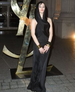 Sreda odobrava: Džena Ortega na Nedelji muške mode u Parizu kao Wednesday Addams