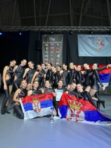Srpski ples na vrhu sveta