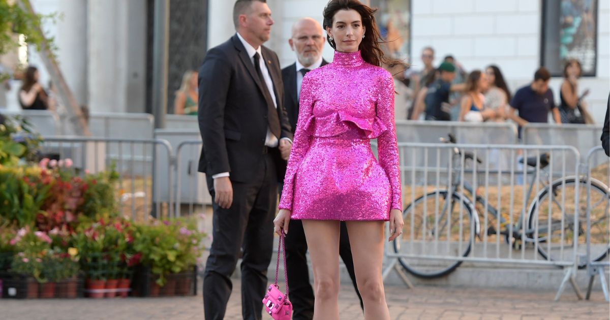Moda Barbie Barbiecore trend: Opsednutost pink barbi outfitima - grazia.rs