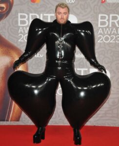 Svi red carpet izgledi sa dodele Brit Awards koje morate da vidite – odmah!
