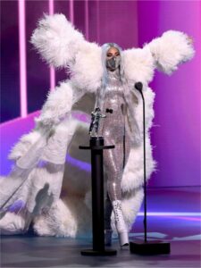 Svi stajlinzi Lejdi Gage na ceremoniji MTV VMA 2020