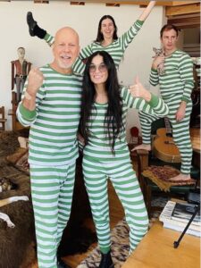 U IZOLACIJI SU PONOVO ZAJEDNO: Bivši supružnici Demi i Brus uparili čak i pidžame