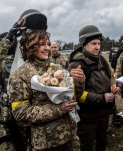 Usred ratnog užasa dvoje ukrajinskih vojnika venčalo se na liniji fronta