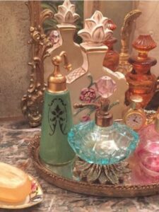 Vreme i staklo: kako pravilno čuvati omiljene parfeme