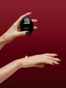 Vremenska relacija: krema za ruke Chanel Le Lift protiv tragova starosti