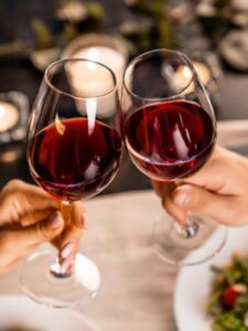 Zašto je čaša vina uz večeru loša navika