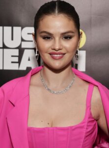 Holivudska barbika: Selena Gomez u savršenom pink odelu