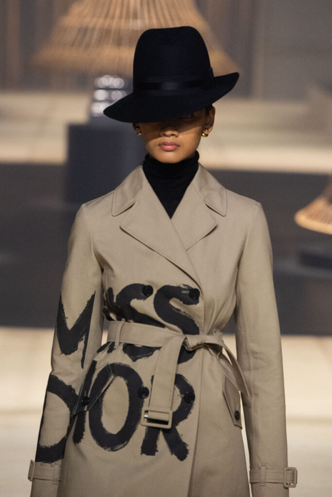 Dior & Saint Laurent: Nedelja mode u Parizu slavi ženstvene figure