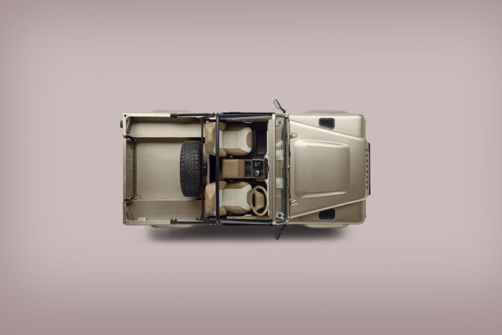 POVRATAK IKONE LAND ROVER CLASSIC DEFENDER V8 SOFT TOP