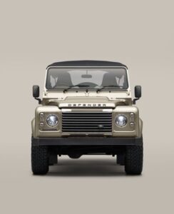 POVRATAK IKONE LAND ROVER CLASSIC DEFENDER V8 SOFT TOP