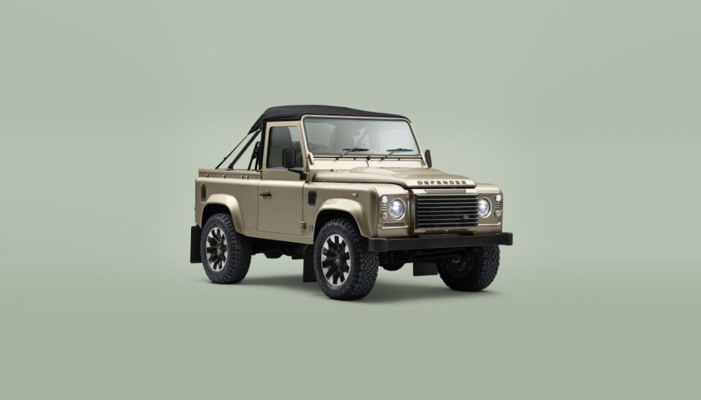 POVRATAK IKONE LAND ROVER CLASSIC DEFENDER V8 SOFT TOP