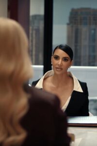 Izašao je trejler za seriju "All’s Fair" u kojoj Kim Kardashian glumi advokaticu