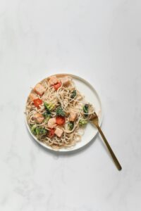 Viralna pasta sa fetom i čeri paradajzom sada uključuje i losos