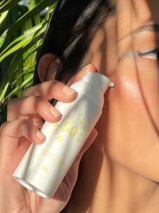 Koliko bi SPF kreme trebalo da nanosimo na lice?