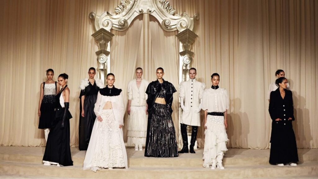 Chanel i Armani Haute Couture jesen/zima 2025: Spoj klasičnih kodova sa visokom modom