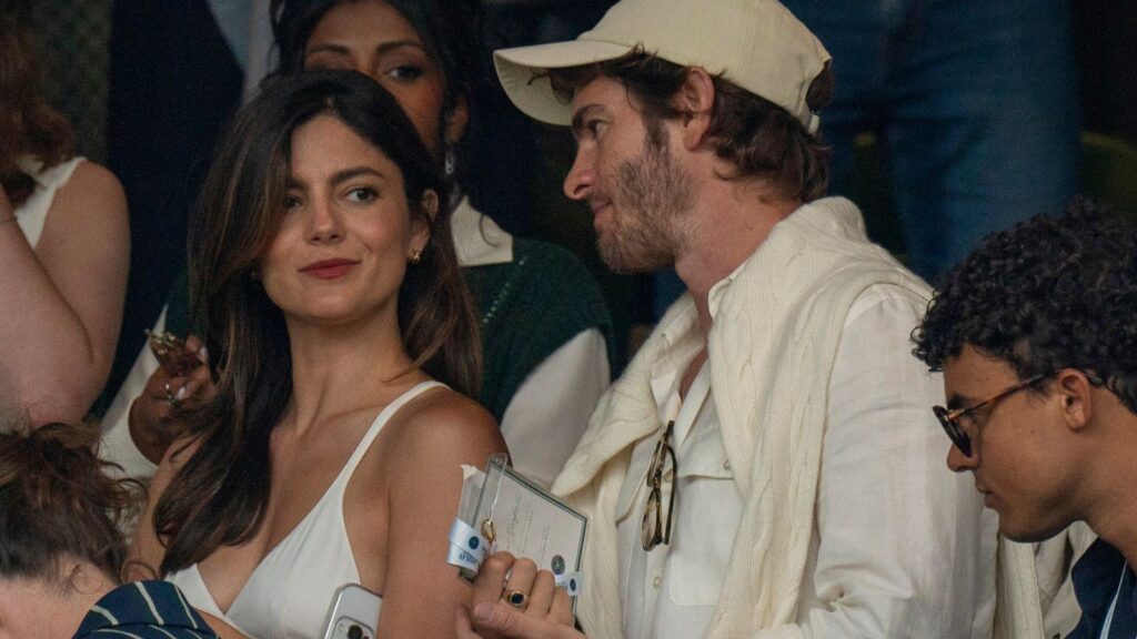 Monica Barbaro i Andrew Garfield zvanično su potvrdili svoju vezu na najstilizovanijem mogućem mestu: Wimbledonu.
