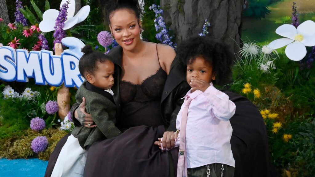 Rihanna prvi put na crvenom tepihu sa sinovima