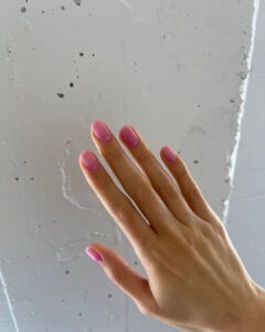 „Rose Water“ manikir je sve traženiji stil ovog leta